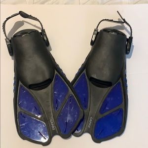 🏊🏼♀️ Swim flippers 🏊🏼♀️🏊🏽♀️